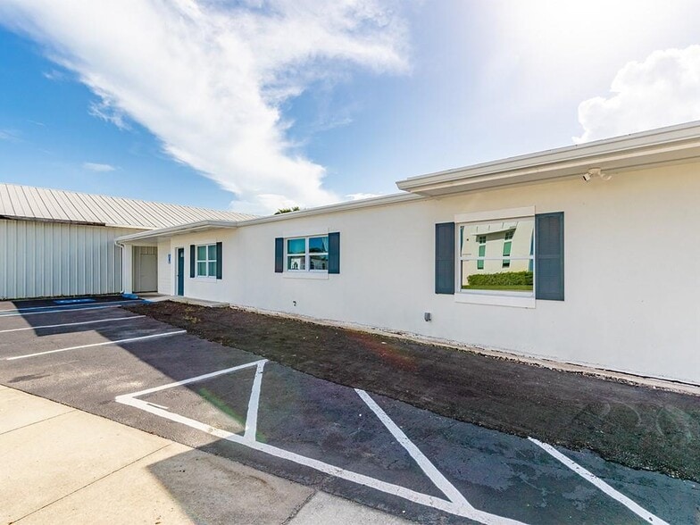 More Photos Of 1708 Old Dixie Hwy, Vero Beach General Retail For Sale