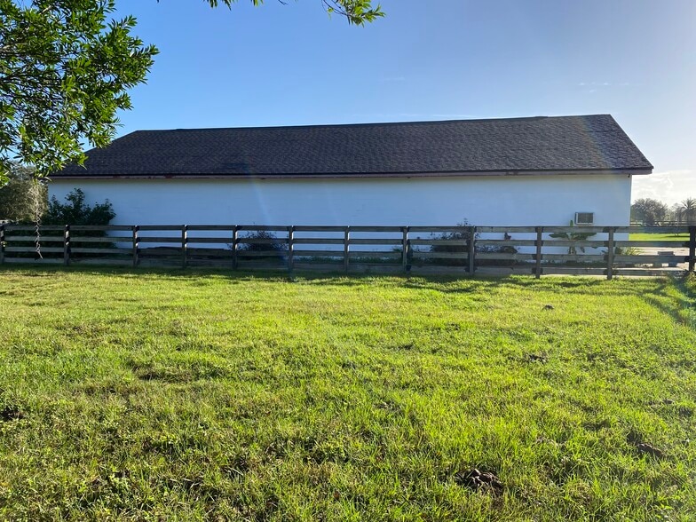 Primary Photo Of 878 Lake Mills Rd, Oviedo Warehouse For Lease