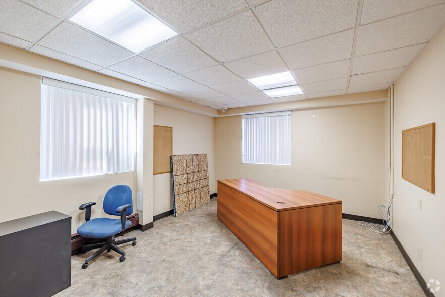 More Photos Of 151 Midler Park Dr, Syracuse Industrial For Sale