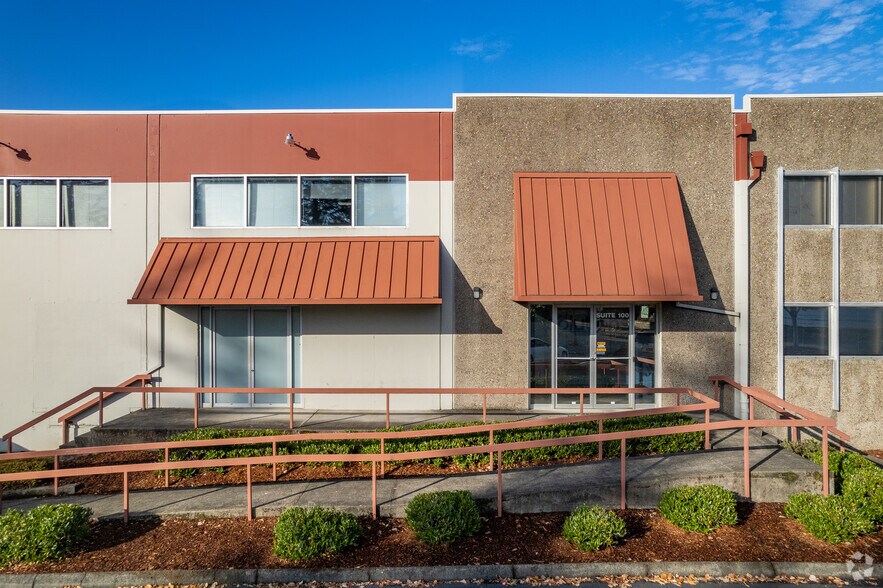 More Photos Of 5555 SW 107th Ave, Beaverton Distribution For Lease