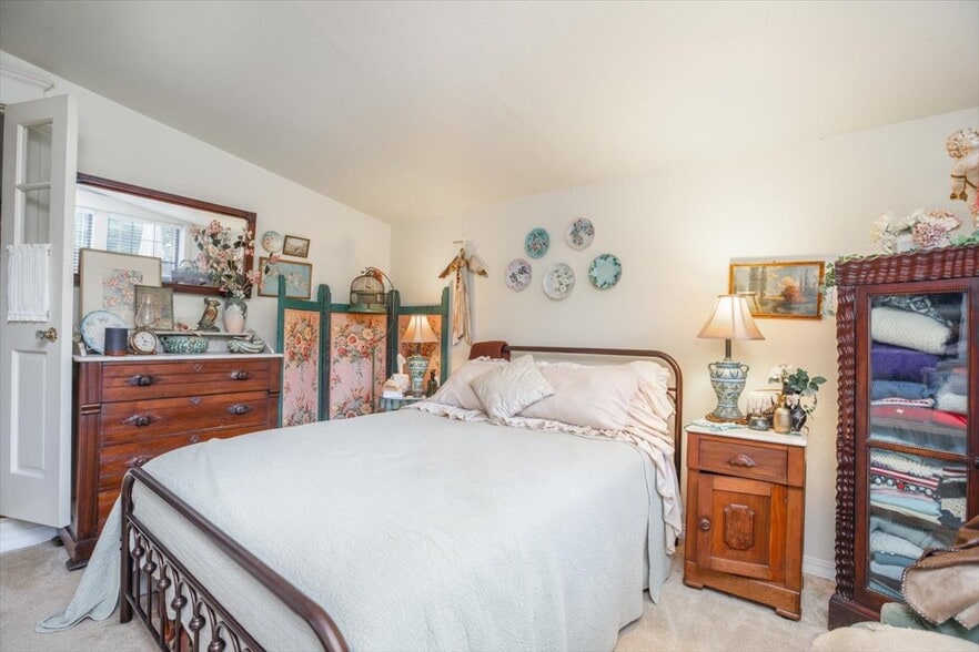 More Photos Of 15771 Main St, Crescent Mills Freestanding For Sale