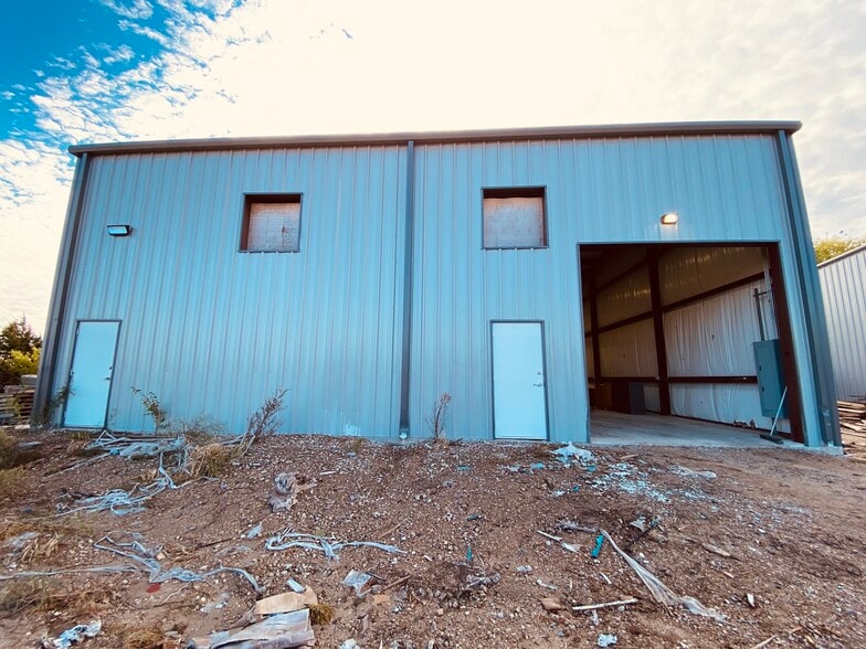 More Photos Of 15064 University Dr, Forney Warehouse For Lease