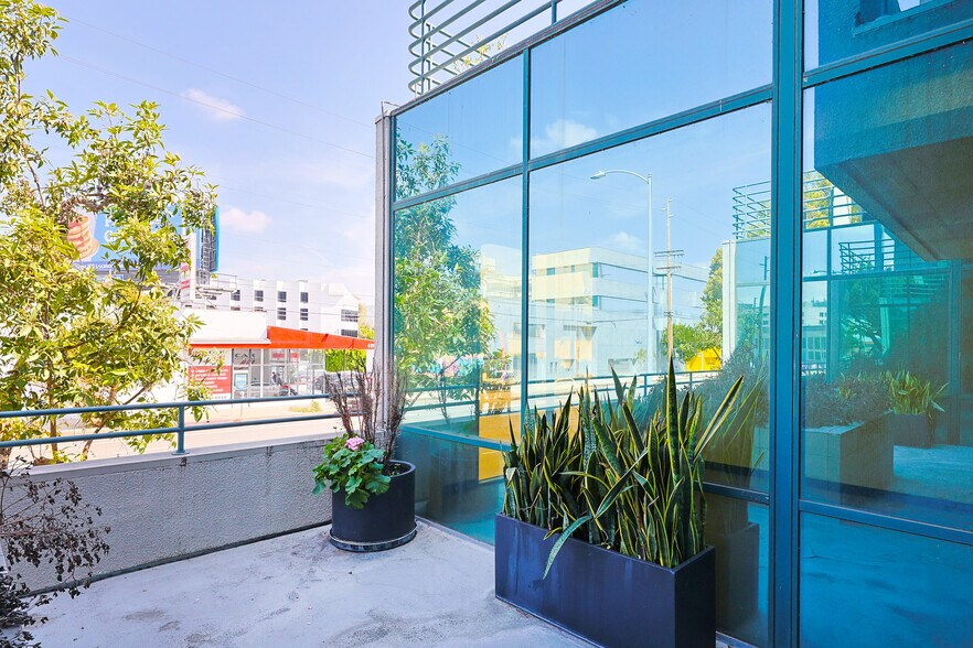 More Photos Of 4123 Lankershim Blvd, North Hollywood Office For Sale