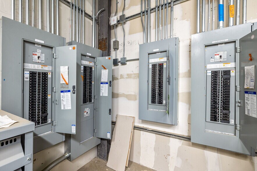 More Photos Of 18194 Blue Dream Crossing, Desert Hot Springs Manufacturing For Sale