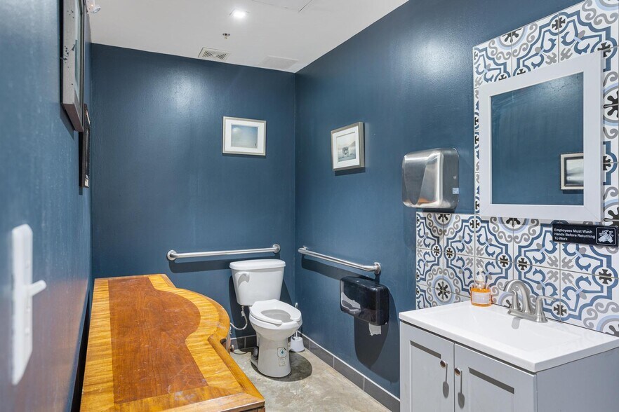 More Photos Of 5840 SW 71st St, South Miami Restaurant For Sale