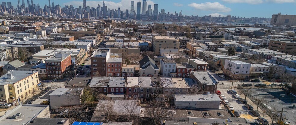 More Photos Of 2513 West St, Union City Apartments For Sale