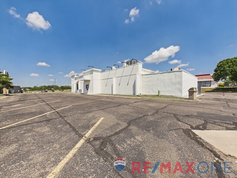 More Photos Of 2208 E Kansas Ave, Garden City Fast Food For Sale