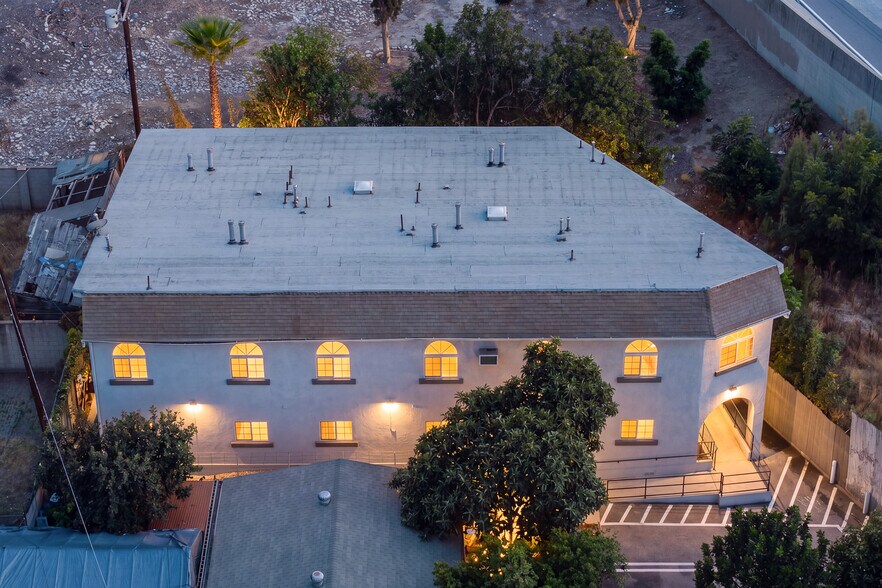 More Photos Of 2104 Mozart St, Los Angeles Apartments For Sale