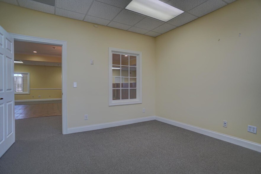 More Photos Of 100 Colony Park Dr, Cumming Bank For Lease