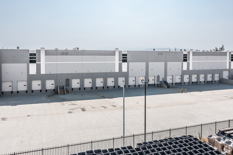 More Photos Of 2872 E La Palma Ave, Anaheim Distribution For Lease