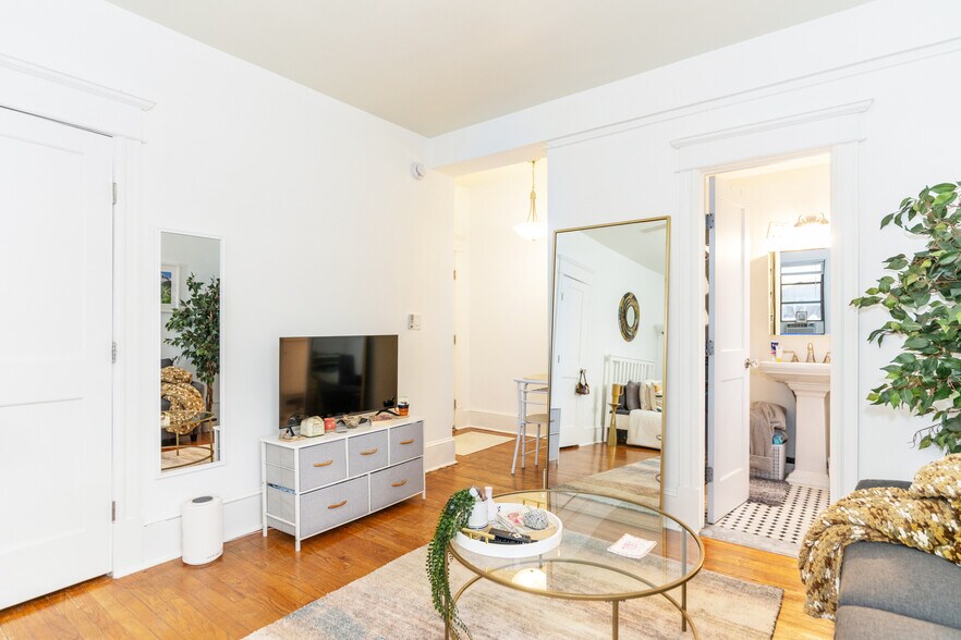 More Photos Of 1604 Q St NW, Washington Apartments For Sale