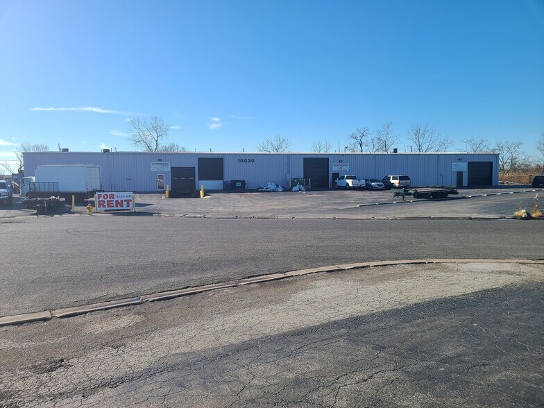More Photos Of 10030 Express Dr, Highland Warehouse For Lease
