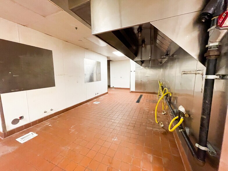 More Photos Of 4410 114th St, Lubbock General Retail For Lease