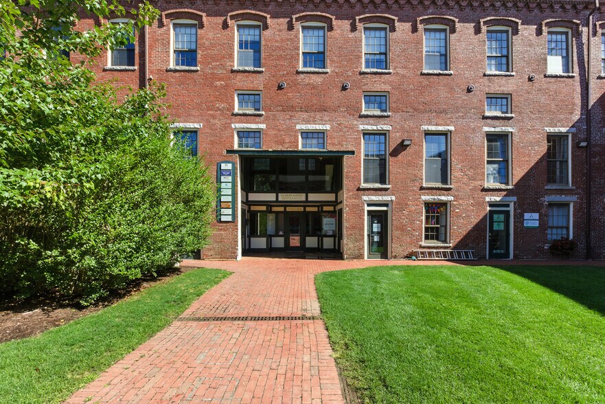 More Photos Of 5-7 Market Sq, Amesbury Loft Creative Space For Lease