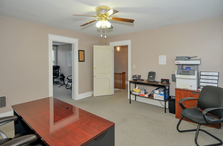 More Photos Of 5809 Bardstown Rd, Louisville Office Residential For Lease