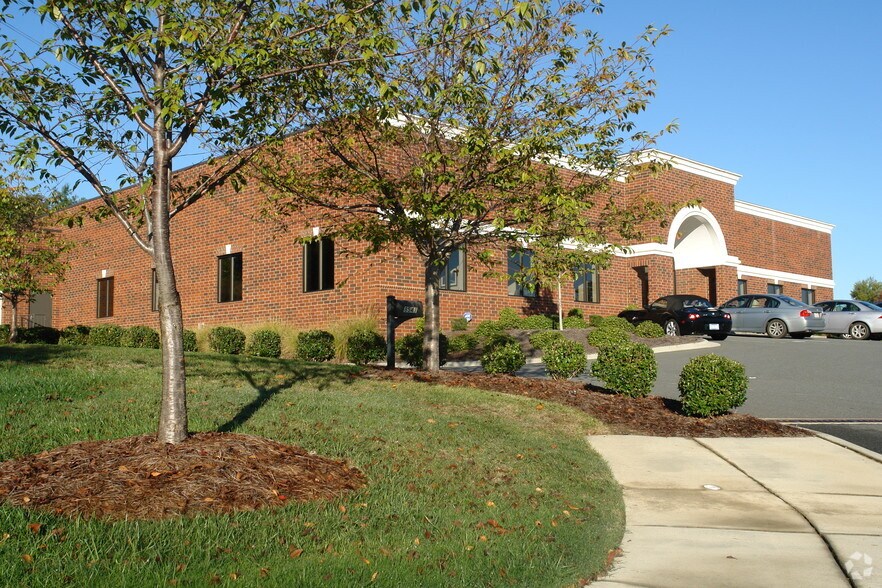 More Photos Of 8541 Crown Crescent Ct, Charlotte Flex For Sale