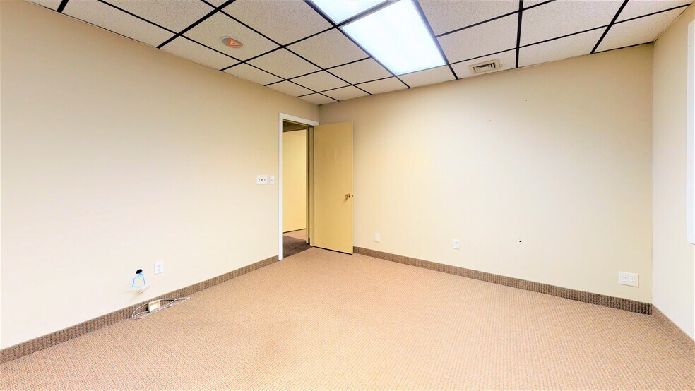 More Photos Of 43 Franklin St, East Hartford Warehouse For Lease