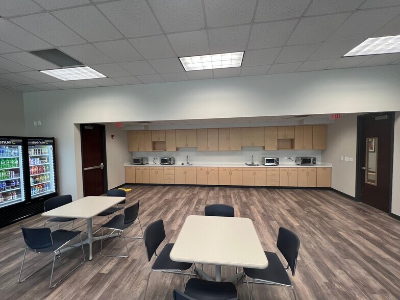 More Photos Of 1431 Centerpoint Blvd, Knoxville Office For Lease