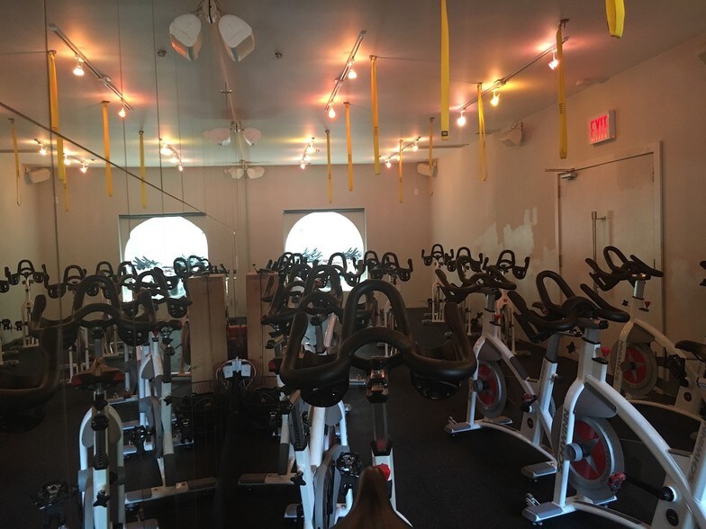 More Photos Of 74 N 8th St, Brooklyn Storefront Retail Office For Lease