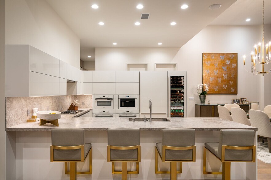 More Photos Of 1200 S Figueroa St, Los Angeles Apartments For Lease