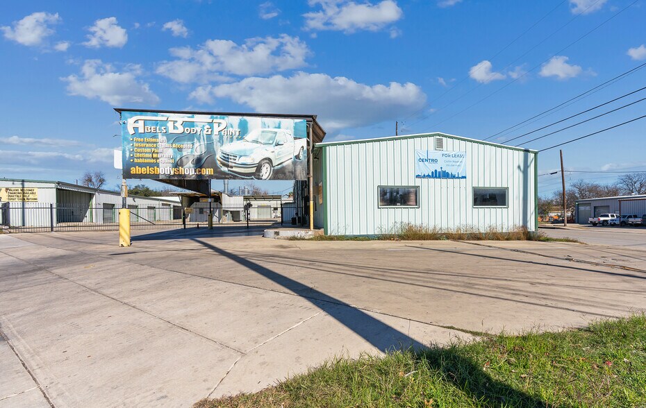 More Photos Of 103 Blanco Rd, San Antonio Auto Repair For Lease
