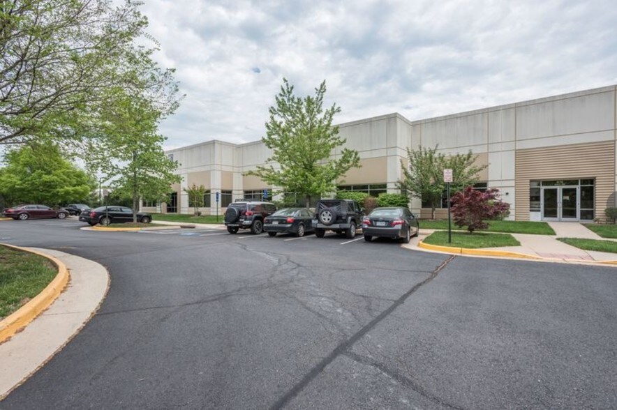 More Photos Of 4170 Lafayette Center Dr, Chantilly Light Distribution For Lease