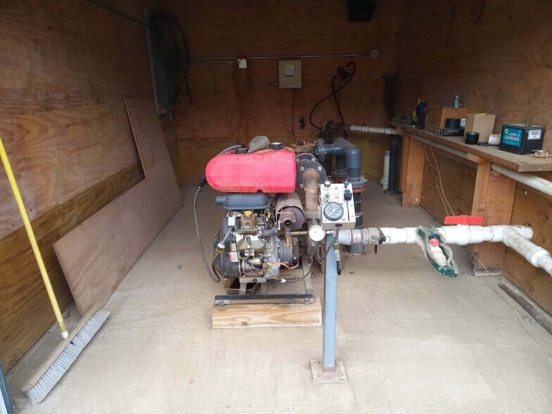 More Photos Of 224 Michael Ln, New Berlin Racetrack For Sale