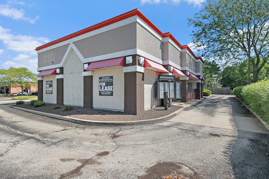 More Photos Of 240 Douglas Rd, Oswego Fast Food For Sale