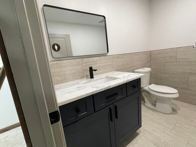 More Photos Of 8603 Shoal Creek Dr, Houston Warehouse For Sale