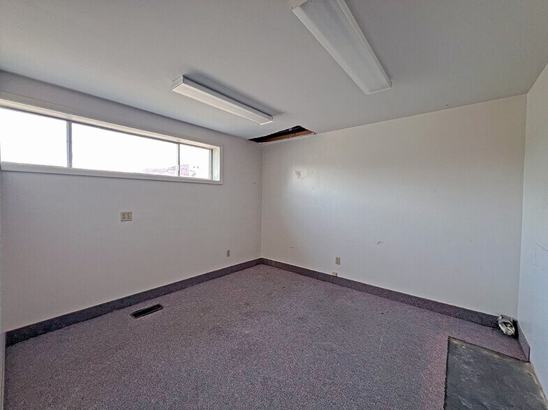 More Photos Of 334 W Main St, Decatur Flex For Lease