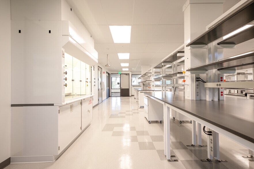 More Photos Of 1900 Alameda De Las Pulgas, San Mateo Research And Development For Lease