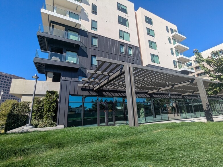 More Photos Of 2103 Rivington, Irvine Storefront Retail Residential For Lease