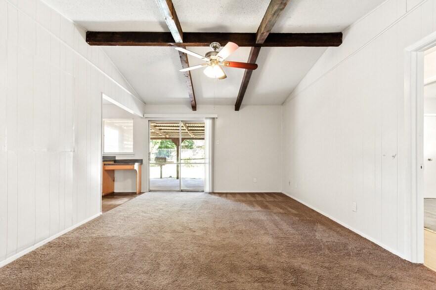 More Photos Of 215 Jasanda Way, Mesquite Specialty For Sale