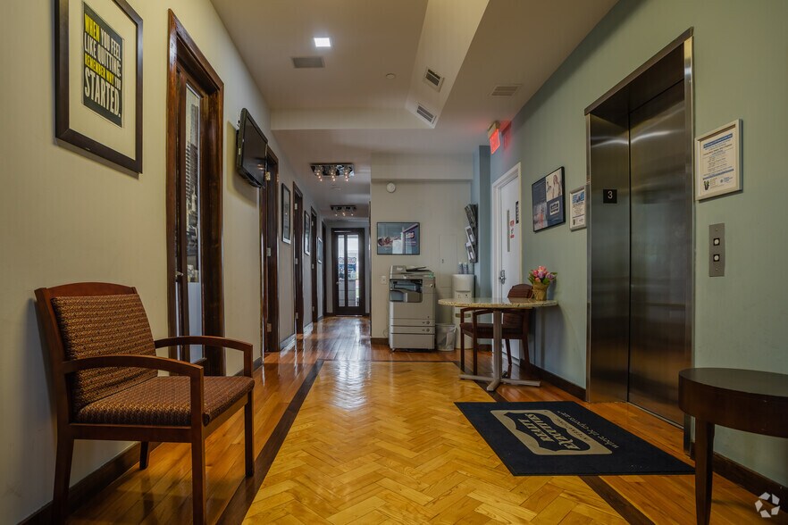 More Photos Of 32-56 Steinway St, Astoria Medical For Lease