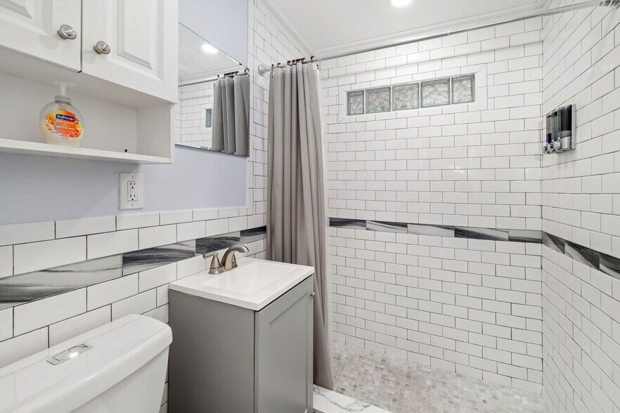 More Photos Of 9022 Midnight Pass Rd, Sarasota Apartments For Sale