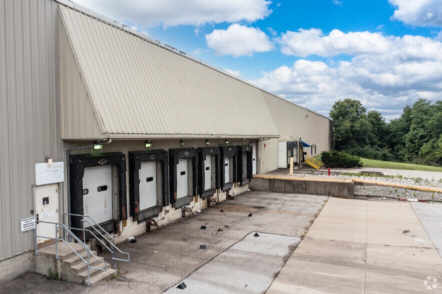 More Photos Of 7585-7587 Empire Dr, Florence Warehouse For Lease