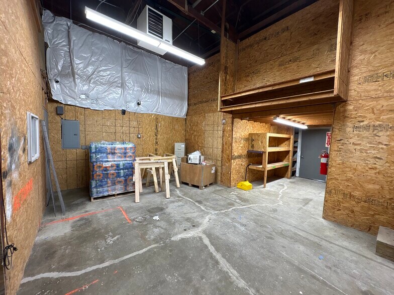 More Photos Of 703 Widewater Dr, Lafayette Warehouse For Lease