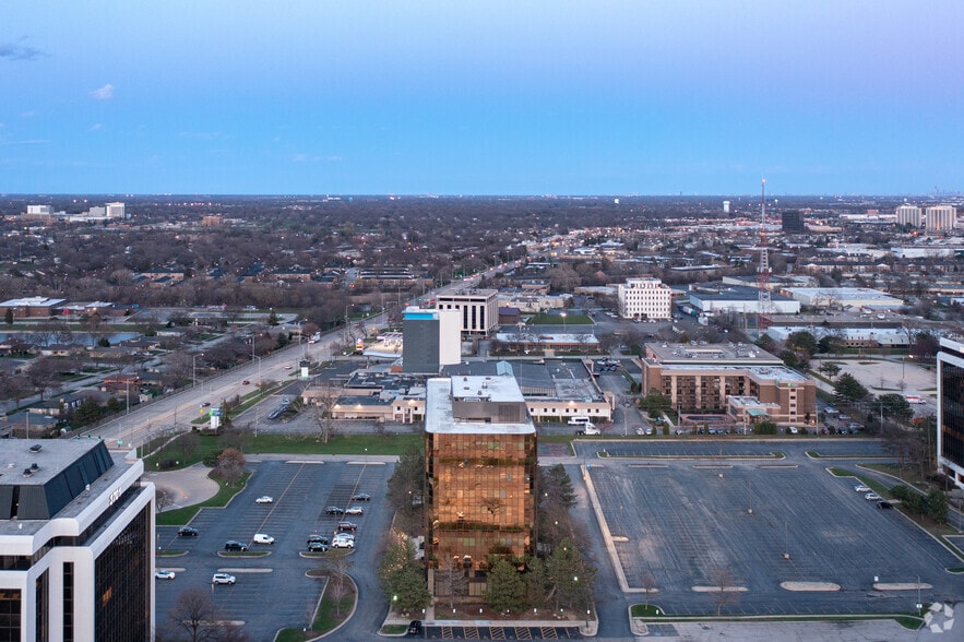 More Photos Of 3601 Algonquin Rd, Rolling Meadows Office For Lease
