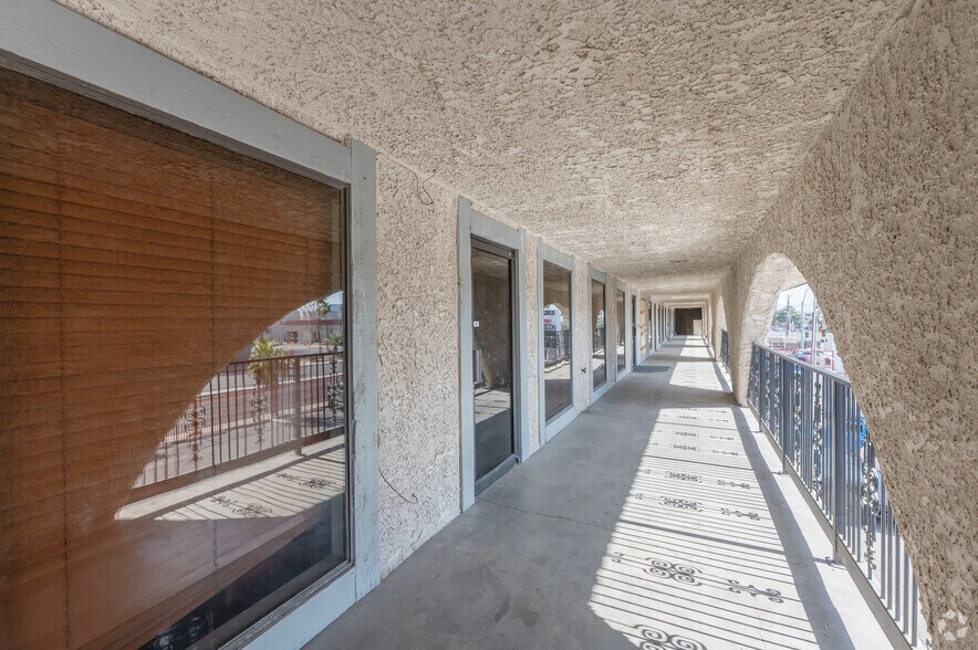 More Photos Of 5325 S Valley View Blvd, Las Vegas Warehouse For Lease