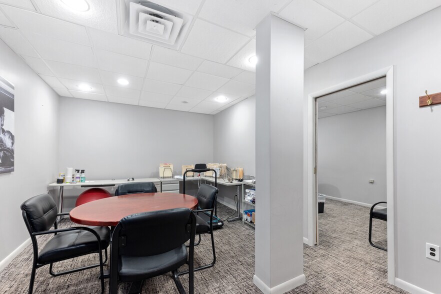 More Photos Of 23940-23948 Eureka Rd, Taylor Freestanding For Sale