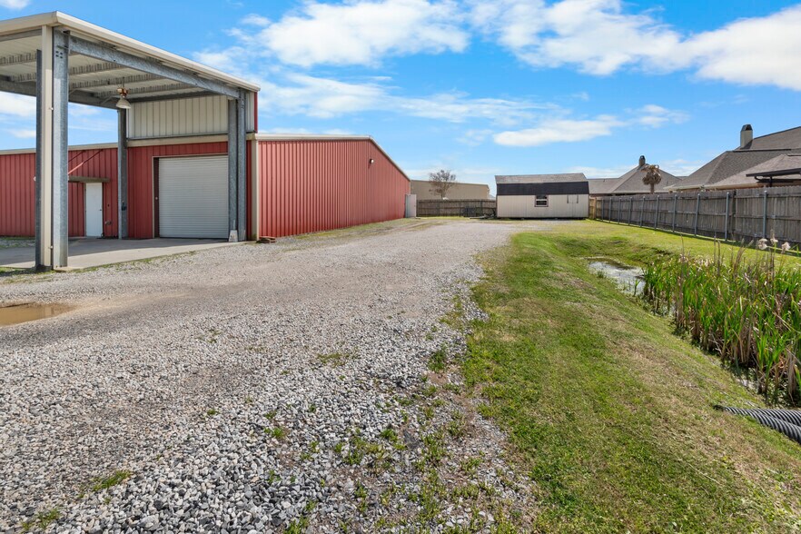 More Photos Of 312 Westgate Rd, Scott Warehouse For Sale