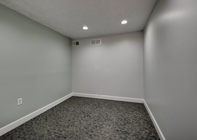 More Photos Of 7500 OH-515, Millersburg Flex For Lease