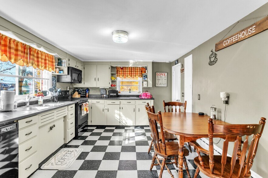 More Photos Of 371 Boston West Rt, Monson Specialty For Sale