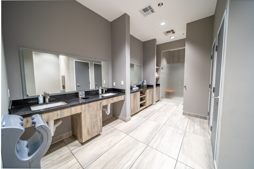 More Photos Of 1475 Moffat Blvd, Manteca Warehouse For Sale