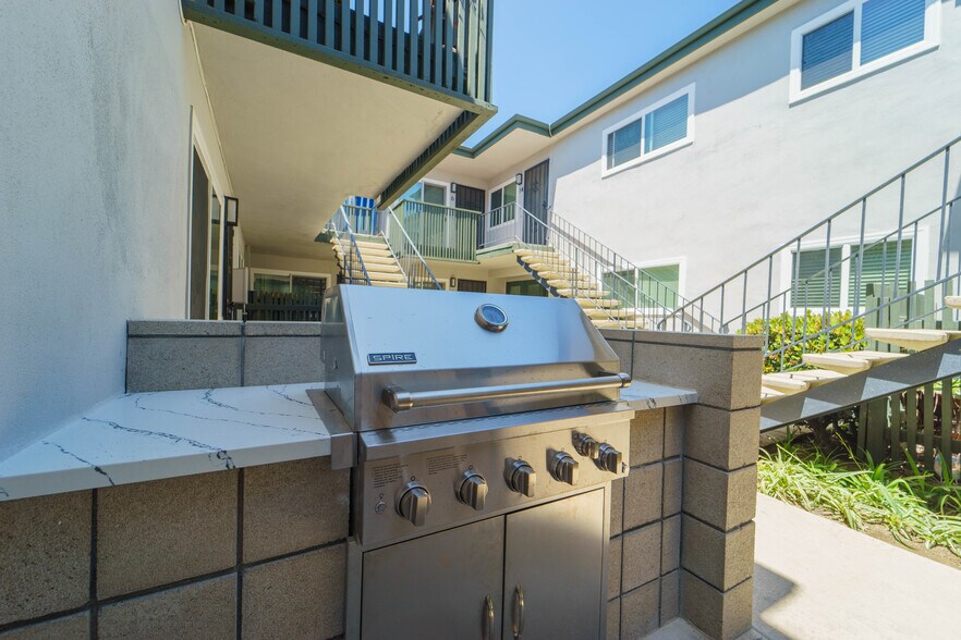 More Photos Of 3167 Landis St, San Diego Apartments For Sale