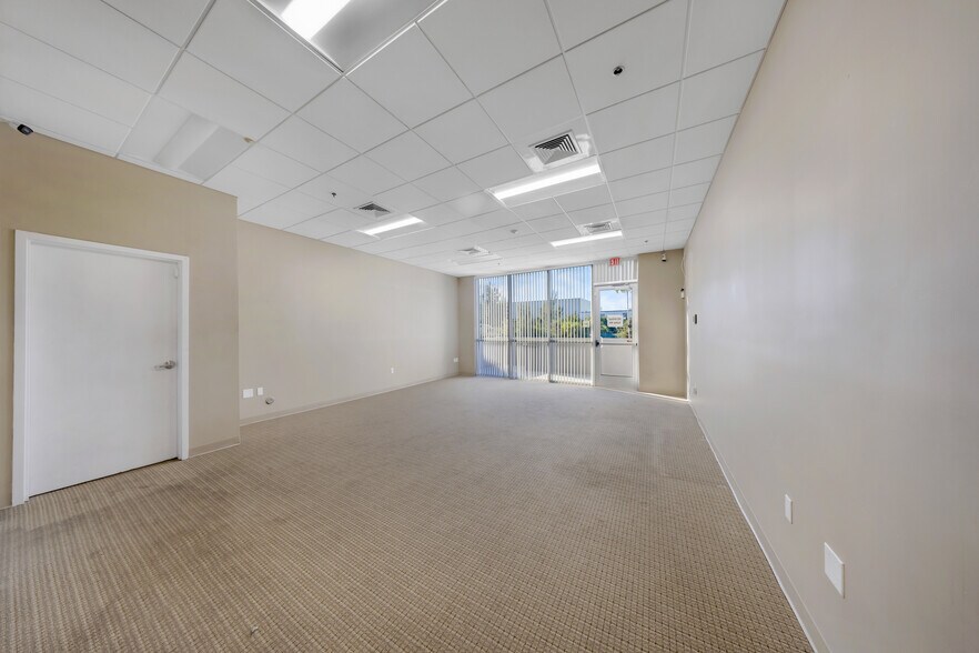 More Photos Of 14001 NW 112th Ave, Hialeah Gardens Warehouse For Lease