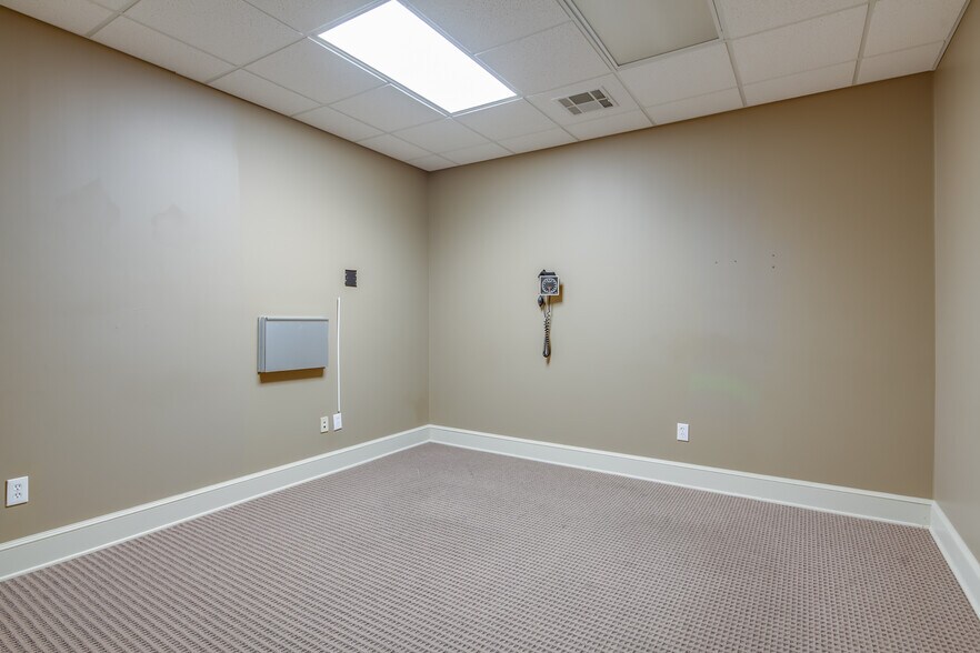 More Photos Of 4770 Woodmere Blvd, Montgomery Office For Sale