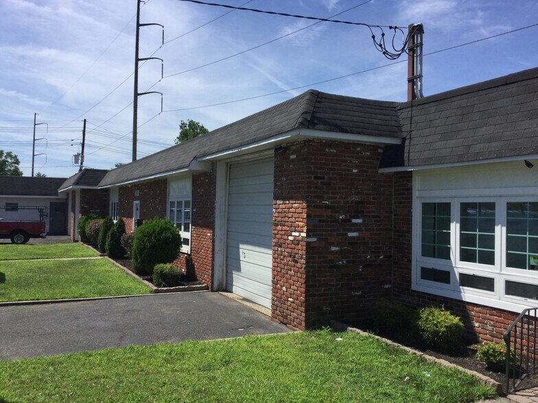 More Photos Of 1010 Rose Ave, Runnemede Flex For Sale