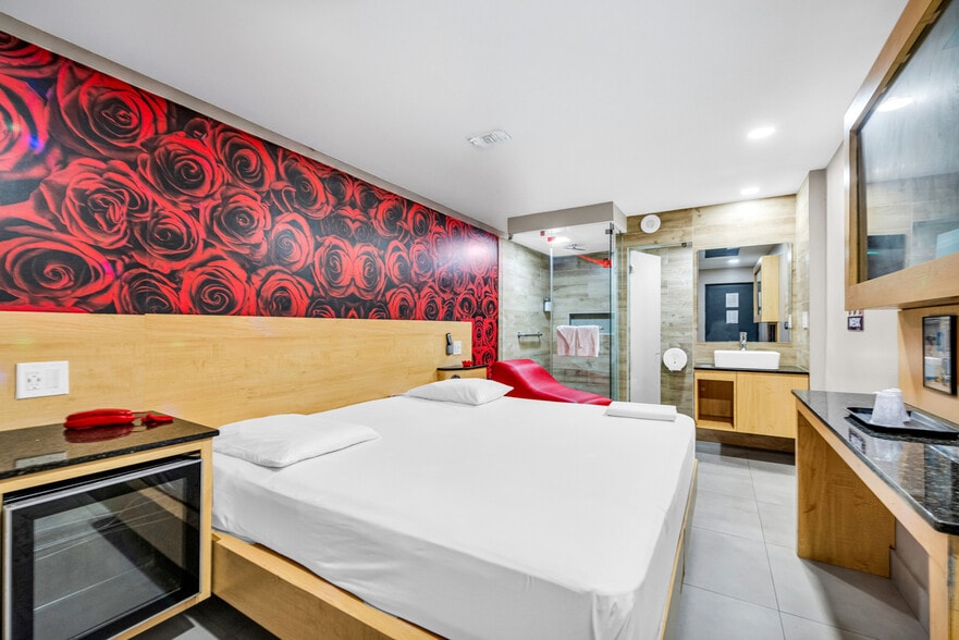 More Photos Of 841 N Krome Ave, Homestead Hotel For Sale