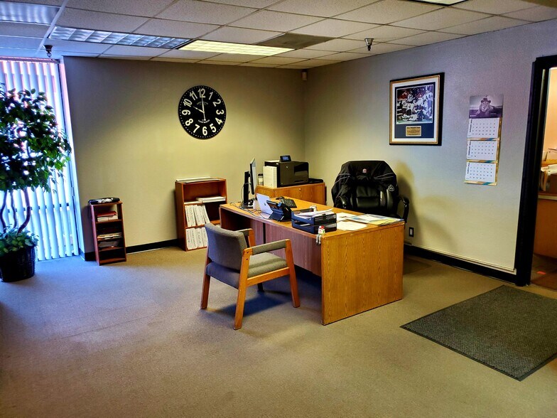 More Photos Of 2908 S Highland Dr, Las Vegas Warehouse For Lease